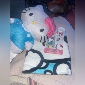 NWT Hello Kitty Bath Towel and Bath Sponge Kit